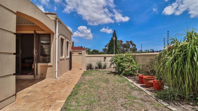 3 Bedroom Property for Sale in Uitzicht Western Cape